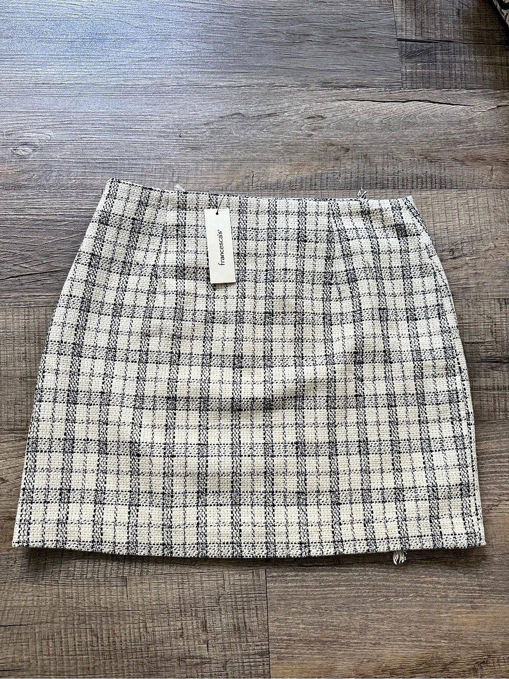 Francesca’s Plaid Fringe Mini Skirt in Beige & Black NWT - Picture 2 of 3